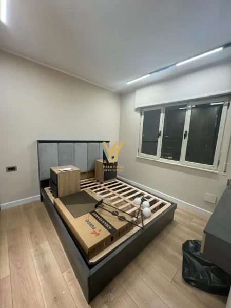Tirane, jepet me qera apartament 1+1+Ballkon Kati 2, 55 m² 650 € (KOMUNA E PARISIT)