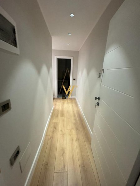 Tirane, jepet me qera apartament 1+1+Ballkon Kati 2, 55 m² 650 € (KOMUNA E PARISIT)