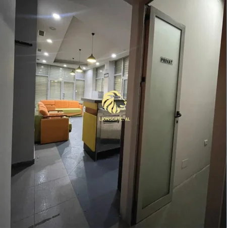 Tirane, jepet me qera ambjent biznesi , 50 m² 350 € (Marteniteti i Ri)