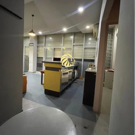 Tirane, jepet me qera ambjent biznesi , 50 m² 350 € (Marteniteti i Ri)