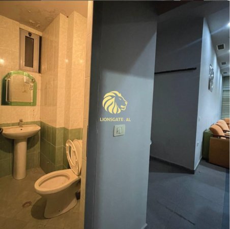 Tirane, jepet me qera ambjent biznesi , 50 m² 350 € (Marteniteti i Ri)