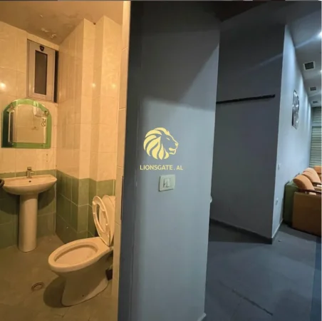 Tirane, jepet me qera ambjent biznesi , 50 m² 350 € (Marteniteti i Ri)