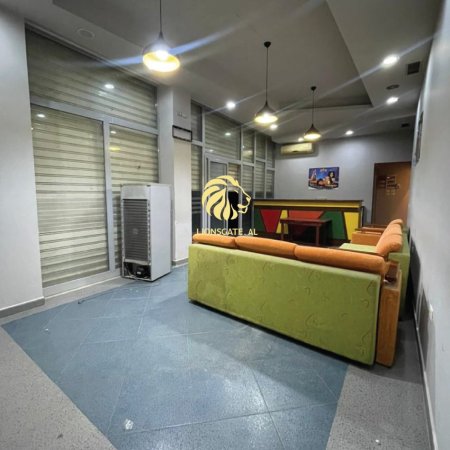 Tirane, jepet me qera ambjent biznesi , 50 m² 350 € (Marteniteti i Ri)
