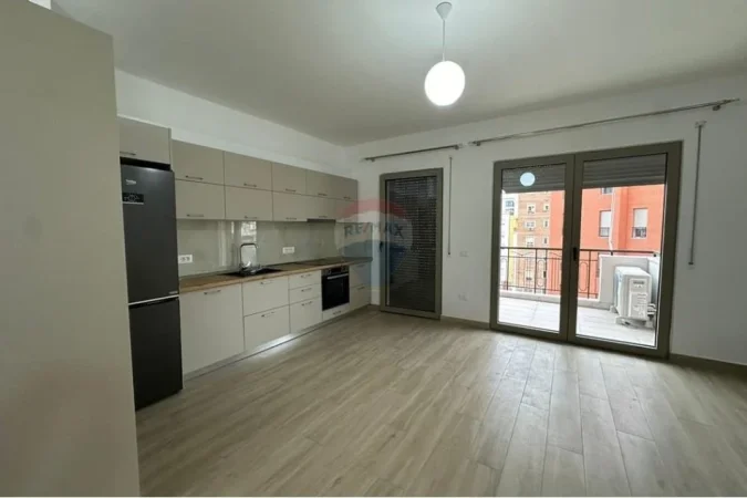 Shqiperi, jepet me qera apartament 1+1+Ballkon Kati 1, 60 m² 600 € (Delirogji)