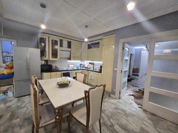 Tirane, shitet apartament 3+1 , 145 m² 299.000 € (Selvia)