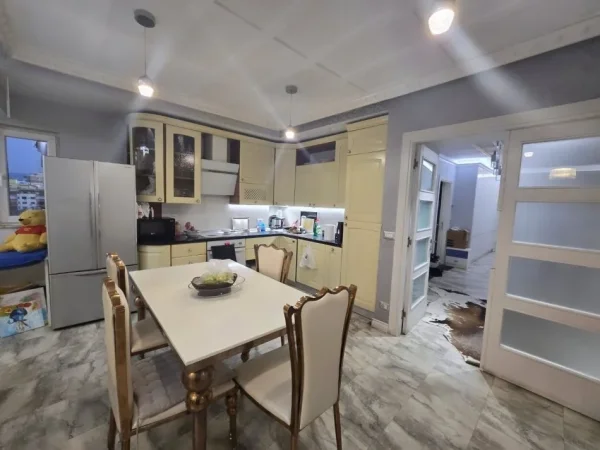 Tirane, shitet apartament 3+1 , 145 m² 299.000 € (Selvia)