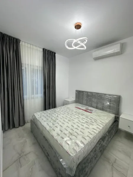 Shqiperi, jepet me qera apartament 1+1 , 50 m² 500 € (prane qendres kristal)