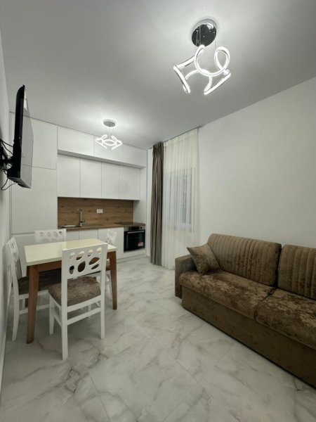 Shqiperi, jepet me qera apartament 1+1 , 50 m² 500 € (prane qendres kristal)