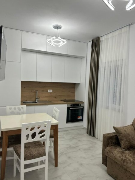 Shqiperi, jepet me qera apartament 1+1 , 50 m² 500 € (prane qendres kristal)