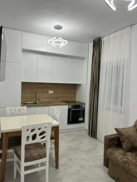 Shqiperi, jepet me qera apartament 1+1 , 50 m² 500 € (prane qendres kristal)