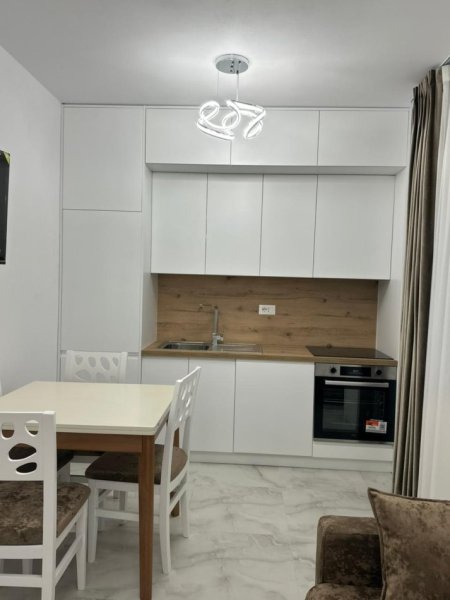 Shqiperi, jepet me qera apartament 1+1 , 50 m² 500 € (prane qendres kristal)