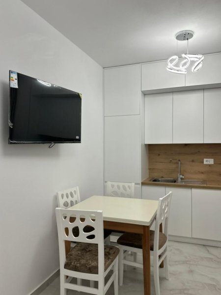 Shqiperi, jepet me qera apartament 1+1 , 50 m² 500 € (prane qendres kristal)