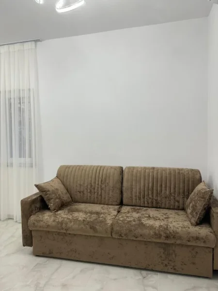 Shqiperi, jepet me qera apartament 1+1 , 50 m² 500 € (prane qendres kristal)