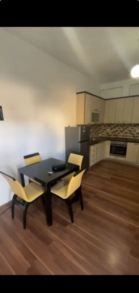 Tirane, jepet me qera apartament 1+1+Ballkon Kati 2, 56 m² 500 € (LIQENI THATE)