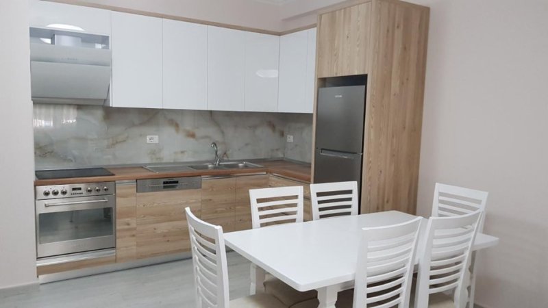 Tirane, jepet me qera apartament 2+1 Kati 5, 105 m² 650 € (5 maji)