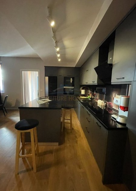 Tirane, jepet me qera apartament 2+1 Kati 5, 110 m² 1.000 € (Rruga Bardhyl)