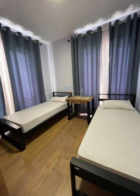 Tirane, jepet me qera apartament 2+1 Kati 5, 110 m² 1.000 € (Rruga Bardhyl)