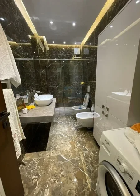 Tirane, jepet me qera apartament 2+1 Kati 5, 110 m² 1.000 € (Rruga Bardhyl)