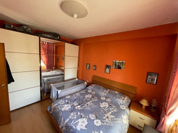 Tirane, jepet me qera apartament 3+1 Kati 5, 103 m² 