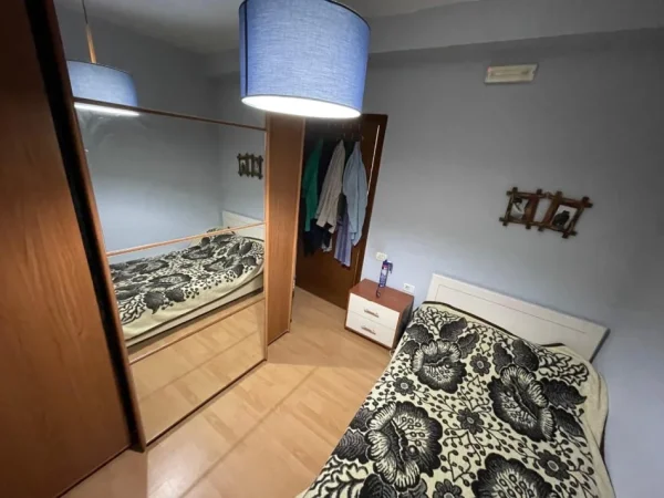 Tirane, jepet me qera apartament 3+1 Kati 5, 103 m² 