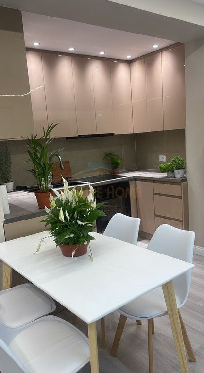 Tirane, jepet me qera apartament 1+1 Kati 1, 76 m² 600 € (Kodra e Diellit 2)