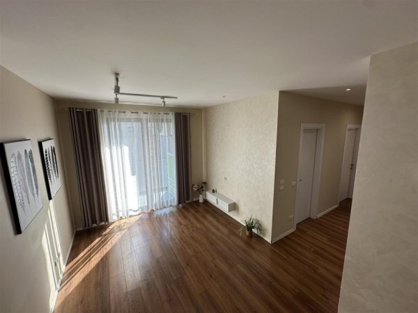 Tirane, jepet me qera apartament 2+1+Ballkon Kati 7, 80 m² 500 € (ASTIR)