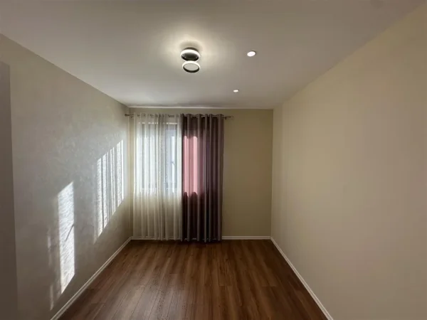 Tirane, jepet me qera apartament 2+1+Ballkon Kati 7, 80 m² 500 € (ASTIR)