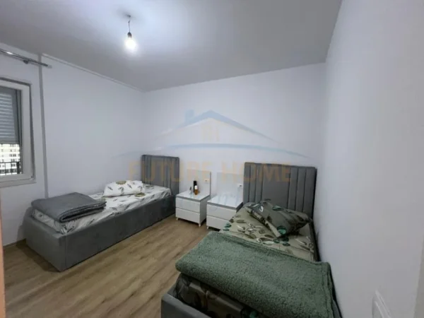 Tirane, jepet me qera apartament 2+1 Kati 8, 98 m² 500 € (Kompleksi Univers City, QTU)