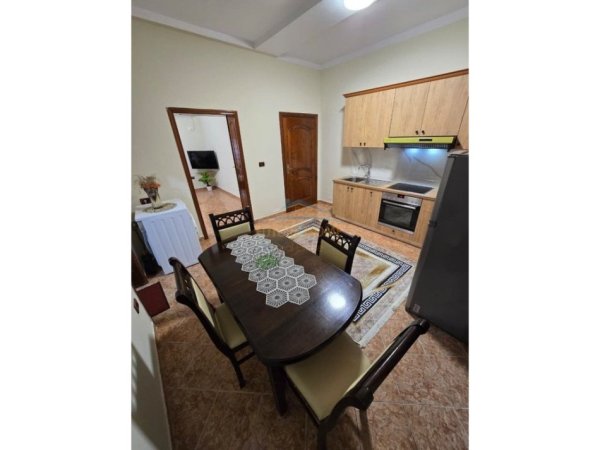 Tirane, jepet me qera apartament 2+1 Kati 1, 60 m² 450 € (JORDAN MISJA)