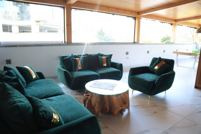 Tirane, jepet me qera apartament 1+1 Kati 2, 165 m² 1.800 € 