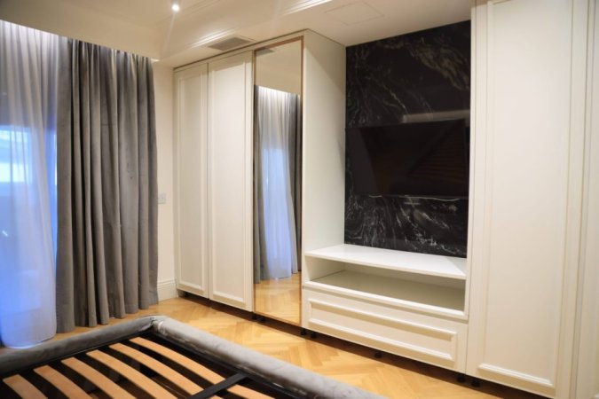 Tirane, jepet me qera apartament 1+1 Kati 2, 165 m² 1.800 € 