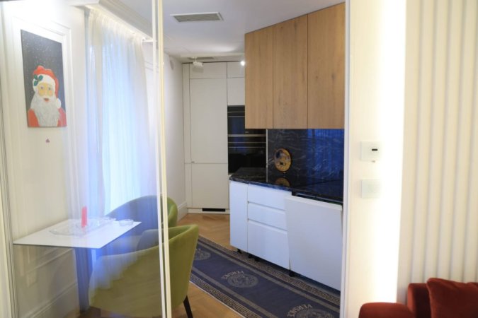 Tirane, jepet me qera apartament 1+1 Kati 2, 165 m² 1.800 € 