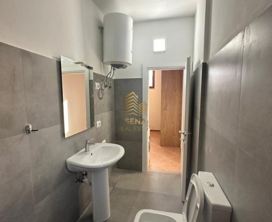 Tirane, jepet me qera garsonier 1+1 Kati 1, 50 m² 350 € (Xhamllik)