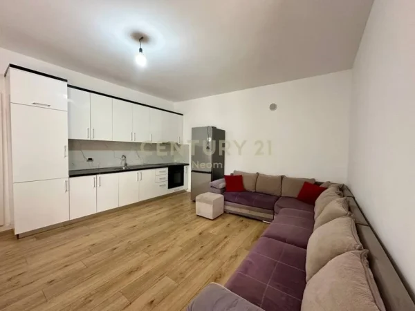 Tirane, jepet me qera Vile 3+1 Kati 1, 120 m² 1.550 € (Neom129431)