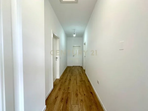 Tirane, jepet me qera Vile 3+1 Kati 1, 120 m² 1.550 € (Neom129431)