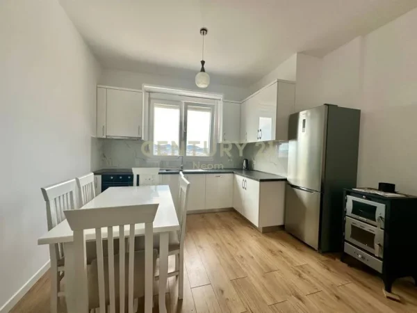 Tirane, jepet me qera Vile 3+1 Kati 1, 120 m² 1.550 € (Neom129431)