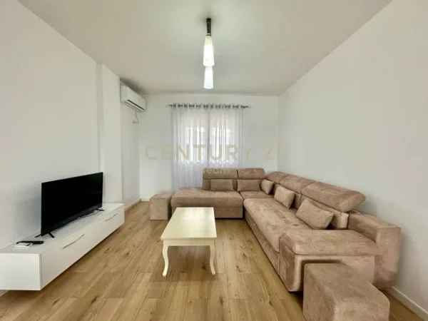 Tirane, jepet me qera Vile 3+1 Kati 1, 120 m² 1.550 € (Neom129431)