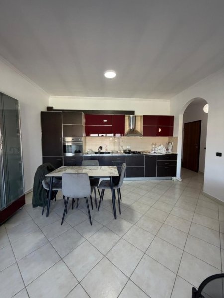 Shqiperi, jepet me qera apartament 1+1 Kati 4, 70 m² 550 € (Kodra e Diellit)