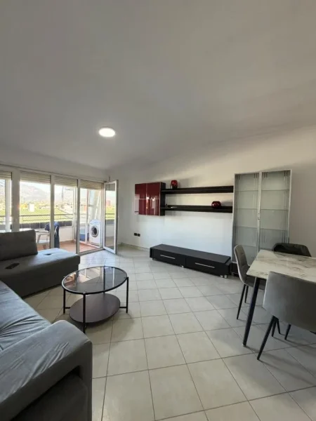 Shqiperi, jepet me qera apartament 1+1 Kati 4, 70 m² 550 € (Kodra e Diellit)