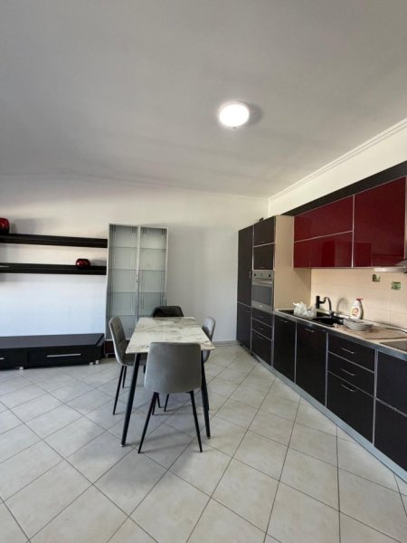 Shqiperi, jepet me qera apartament 1+1 Kati 4, 70 m² 550 € (Kodra e Diellit)