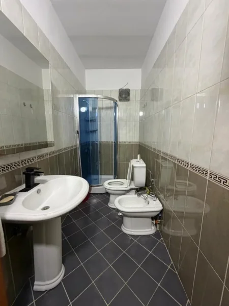 Shqiperi, jepet me qera apartament 1+1 Kati 4, 70 m² 550 € (Kodra e Diellit)