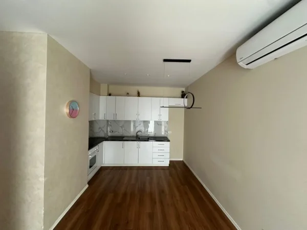 Tirane, jepet me qera apartament 2+1 Kati 7, 80 m² 500 € 