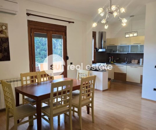 Shkoder, jepet me qera apartament 2+1+Ballkon Kati 1, 121 m² (QENDER)