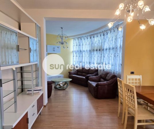 Shkoder, jepet me qera apartament 2+1+Ballkon Kati 1, 121 m² (QENDER)