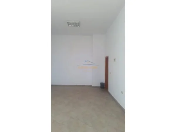 Tirane, shitet ambjent biznesi Kati 0, 42 m² 126.000 € (Dritan Hoxha)