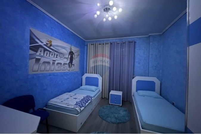 Tirane, jepet me qera apartament 3+1+Ballkon , 120 m² 800 € (astir)