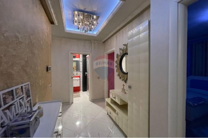 Tirane, jepet me qera apartament 3+1+Ballkon , 120 m² 800 € (astir)