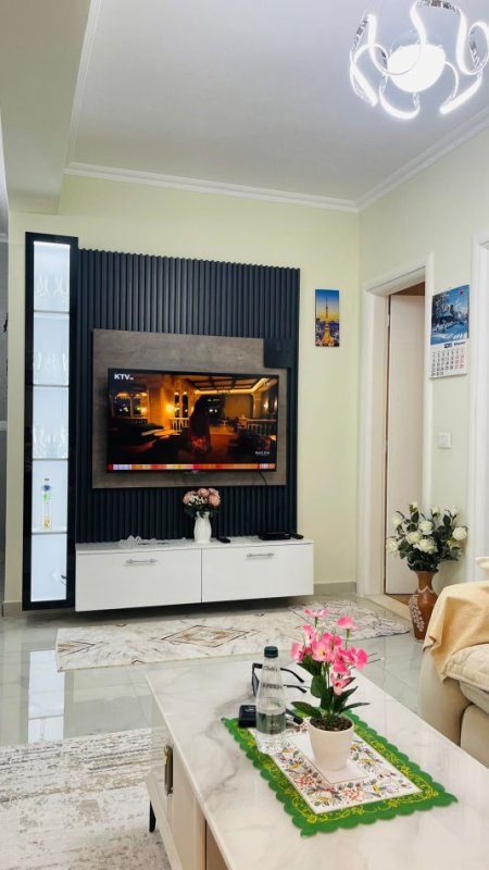 Tirane, jepet me qera apartament 1+1 Kati 3, 670 € 