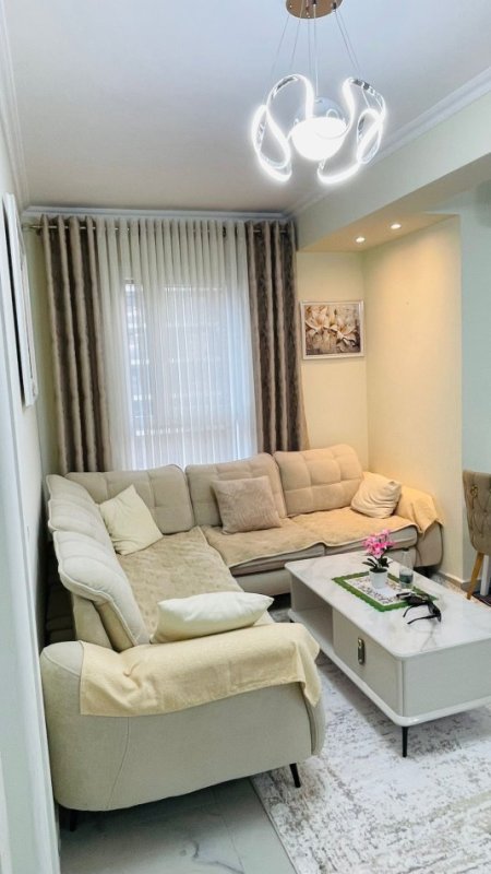 Tirane, jepet me qera apartament 1+1 Kati 3, 670 € 