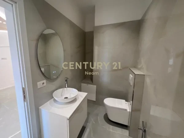 Tirane, jepet me qera ambjent biznesi Kati 2, 140 m² 1.700 € (Neom129915)